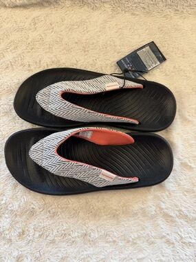 Hey Dude Black and White Branded Shoe Tag